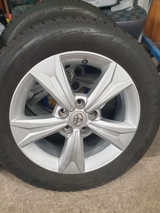 Джанти с гуми и сензори Toyota