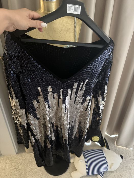 Елегантна дамска рокля с V-образен гръб М/Л