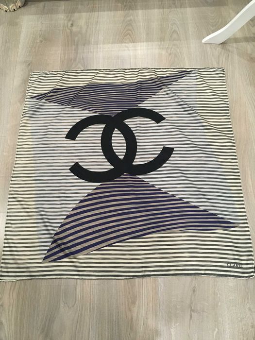 Chanel  CC logo 100% шал коприна