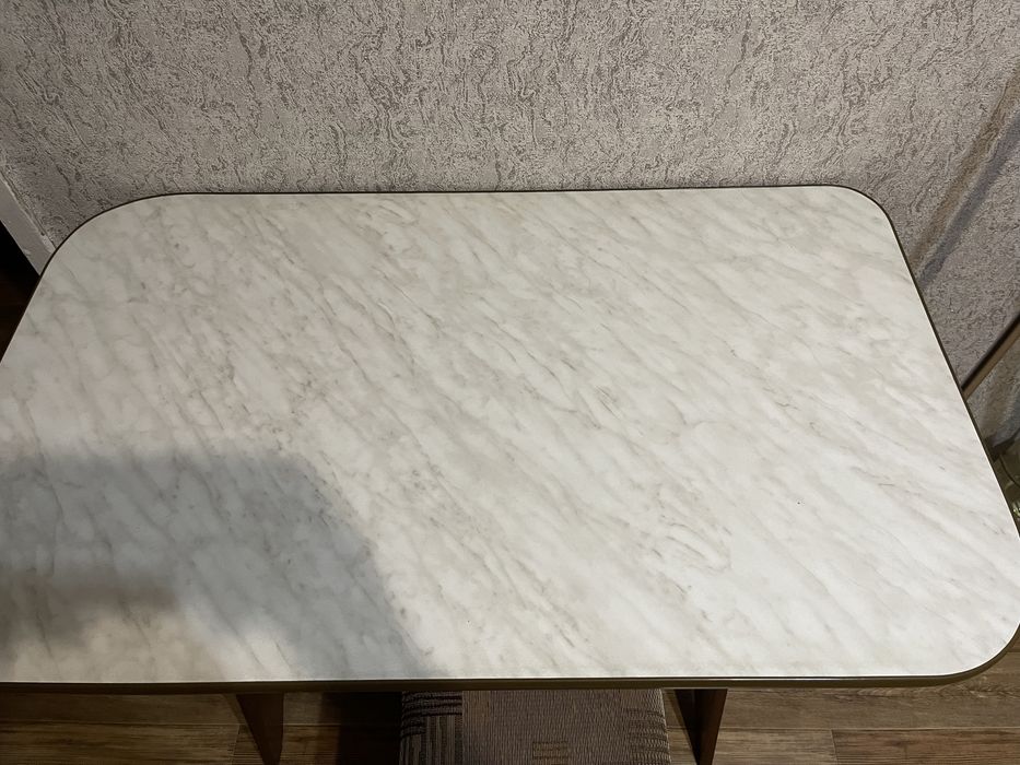 Продам кухонный стол