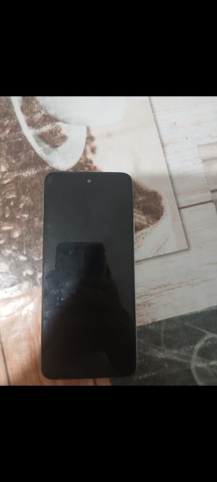 Продам Xiaomi Redmi 12 8/256.
Телефон почти новый, без трещин.

Пробле