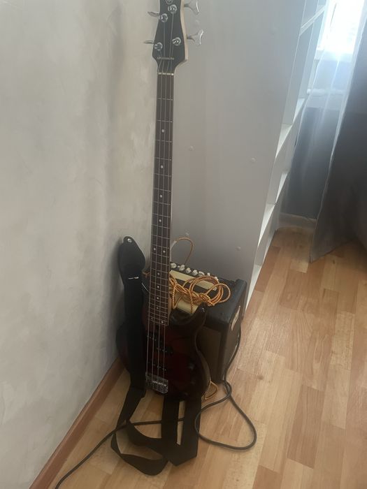 Басс Гитара и комбоусилитель