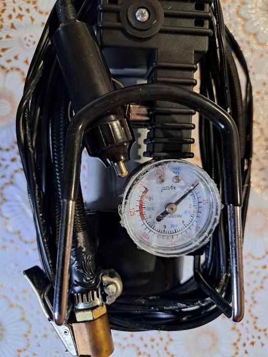 Авто компресор  за гуми