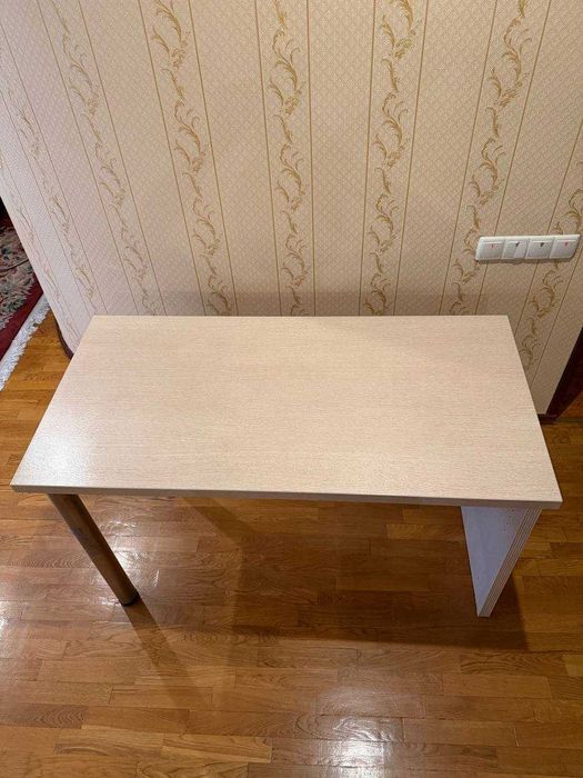Отдам даром компьютерный стол