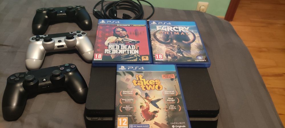 Play station 4 puțin folosit