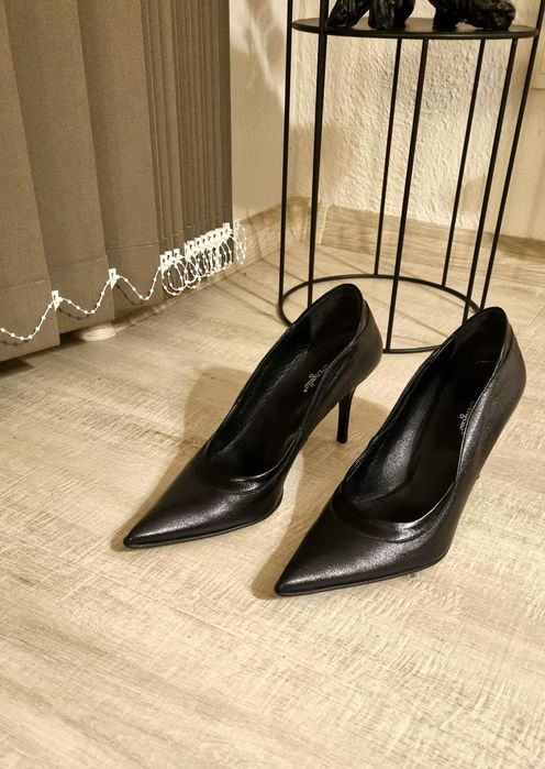 Елегантни черни дамски обувки