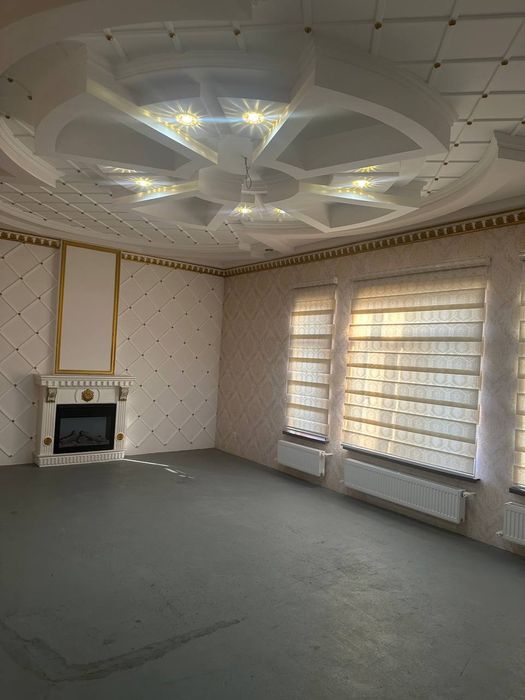 Уй сотилади 3 сотик яшаш жойи 450 кв м