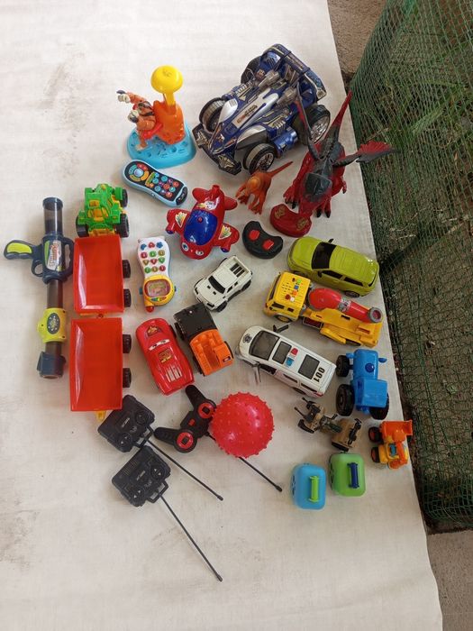 Продам / игрушки все за 3000 / .