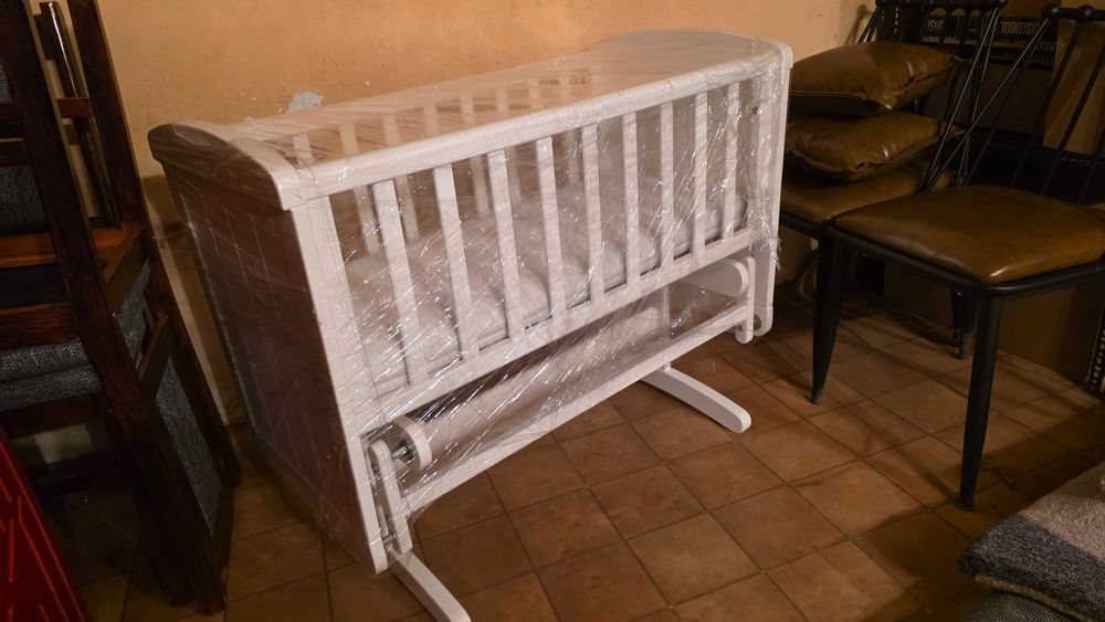 Дървена бебешка люлка/кошара