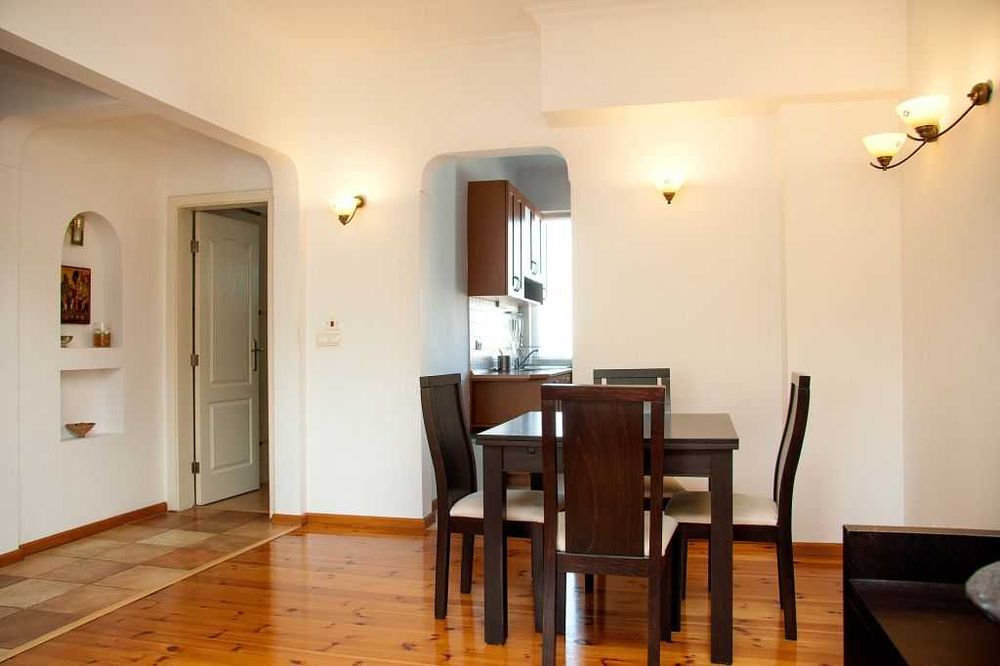 Дава се под наем Тристаен апартамент в София, Център - 90 кв.м за 598.23 € - Снимка #1