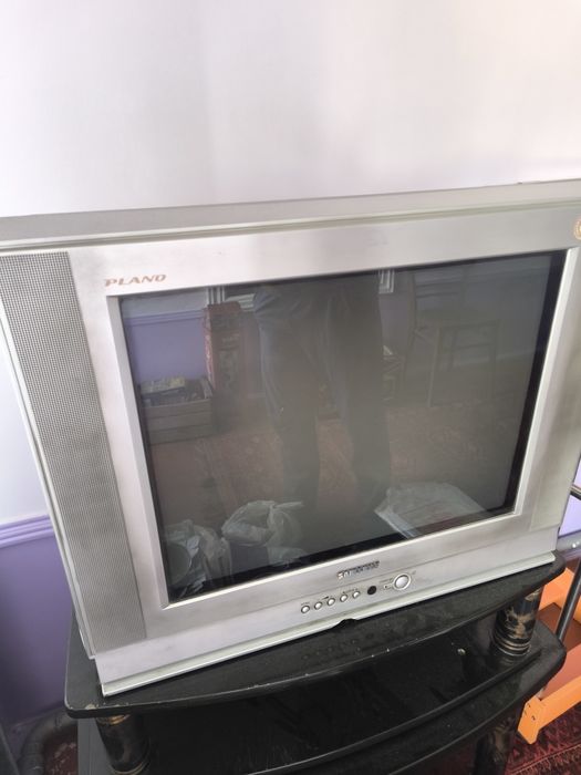 Televizor sotiladi