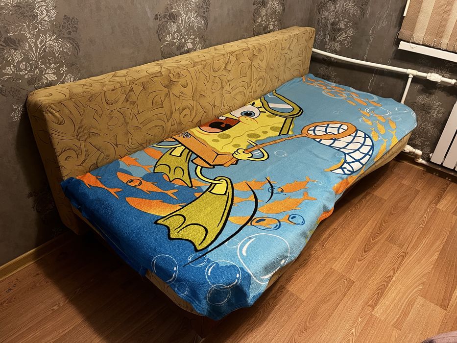 Диван в хорошом состоянии