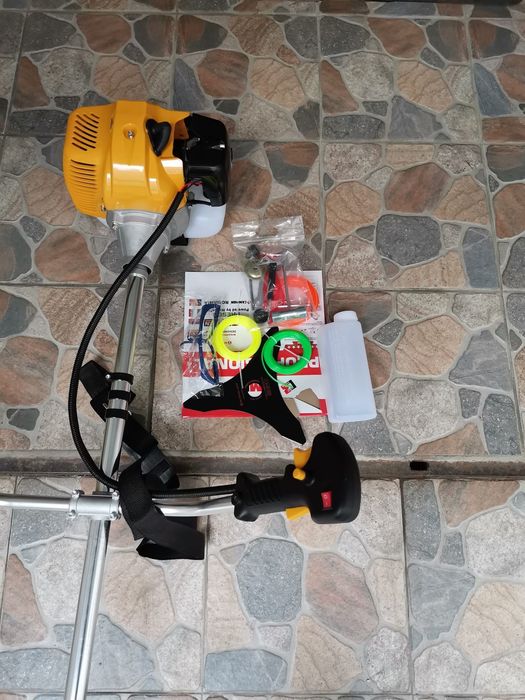 Motocoasa pe benzina 8.5cp