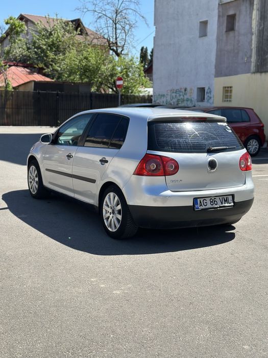 Vând Volkswagen Golf 5