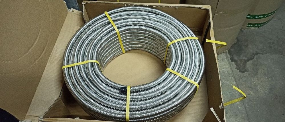 Гофрированная нержавеющая труба .