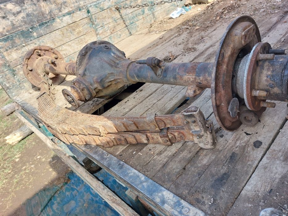 Скорости, раздатка, заден мост 37/8 и 4 бр. здрави ресори за уаз 452