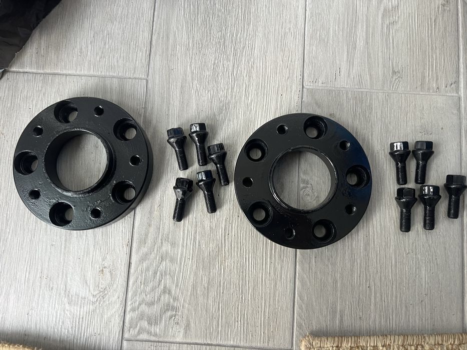 Flanse / distantieri negri 5x120 20mm / 2 cm BMW cu prezoane