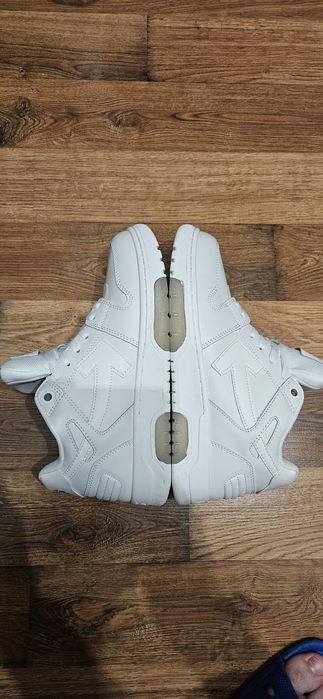 Adidasi out of office triple white