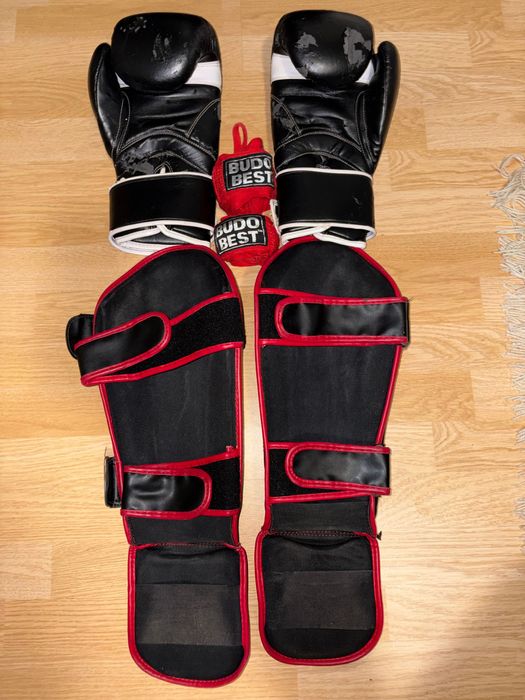 Set Kickboxing Budo Best: mănuși, tibiere, feșe – stare foarte bună