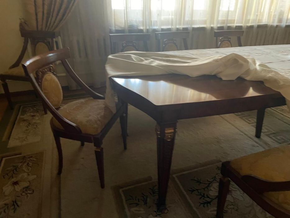 Шкаф , камод , стол и 10 стульев