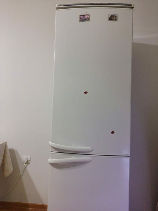 Двух камерный Холодильник