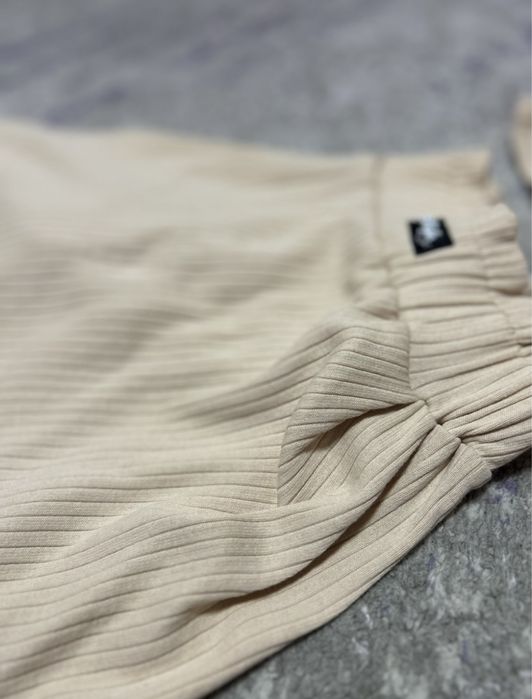 Комплект от блузка и поличка.