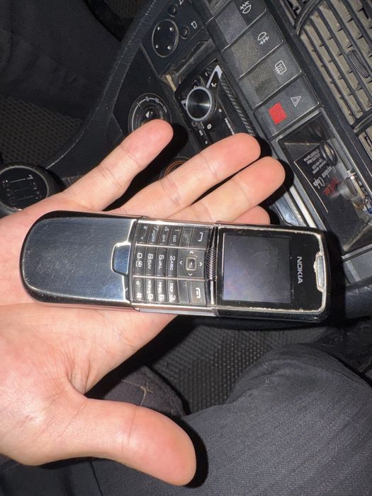 Продам нокиа 8800 в хорошем состоянии коробки нету