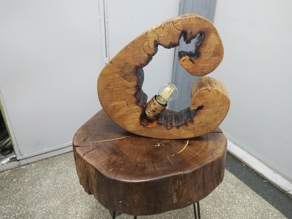Маси от орех ,закачалка,нощна лампа и други произведения от дърво