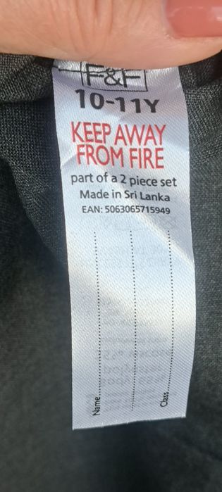 Vand fusta fetite, poate fi folosit si ca fusta pt unifosrma