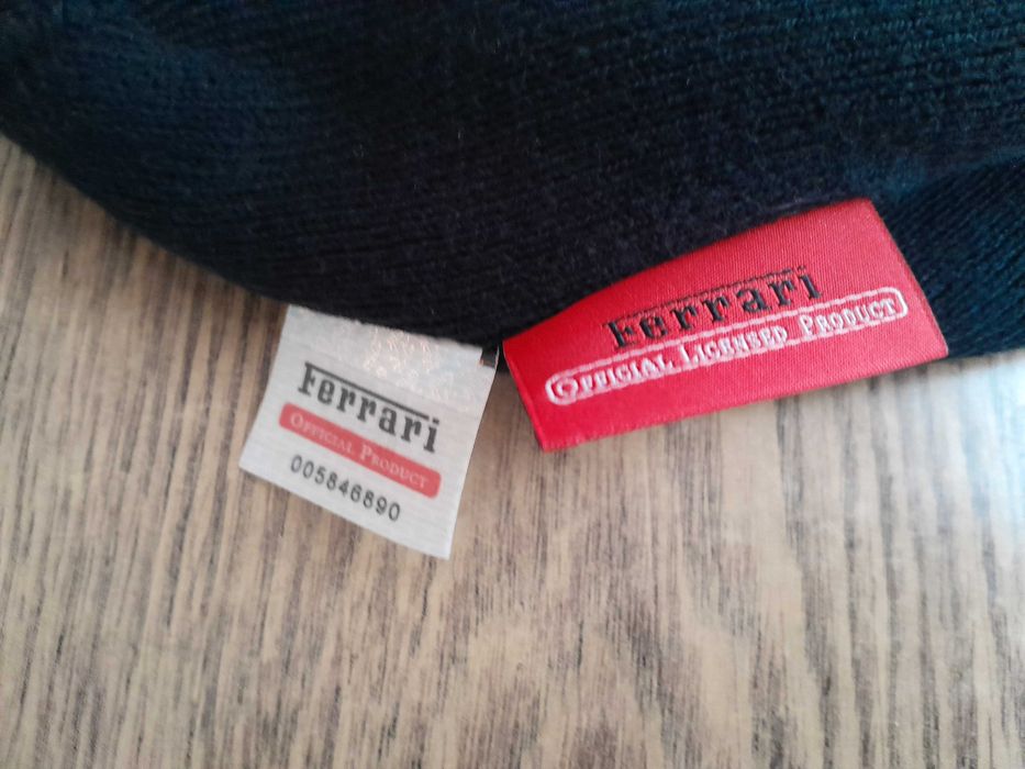 Шапки Scuderia Ferrari, Cadillac