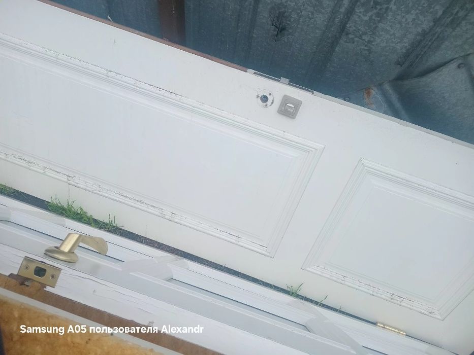 Продам двери б/У с каркассом