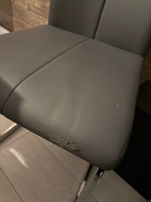 Masa dining cu scaune