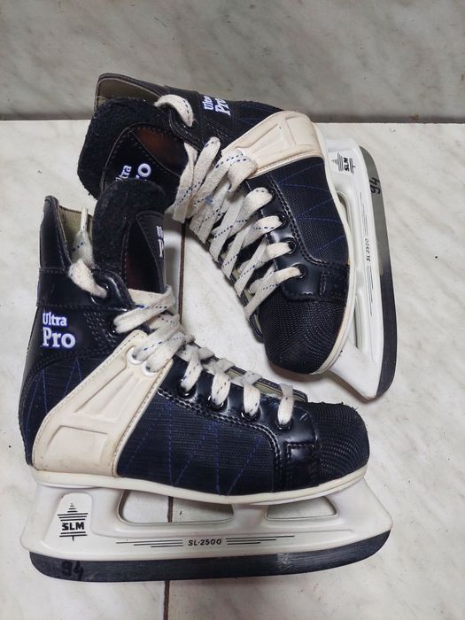 Patine 94 hochei hochey CCM Ultra Pro marime 32 ( 21 cm)