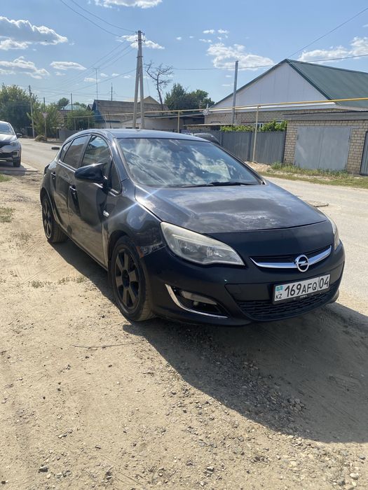 Прадается opel astra j 2013