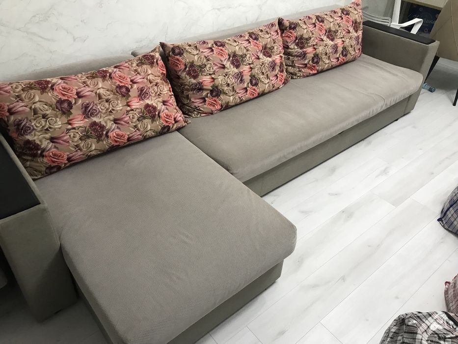Продам диван угловой