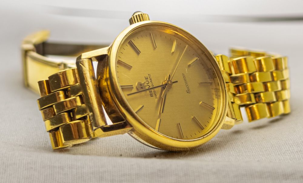 Дамски часовник Revue Thommen Buccaneer – позлата, кварц, 26мм