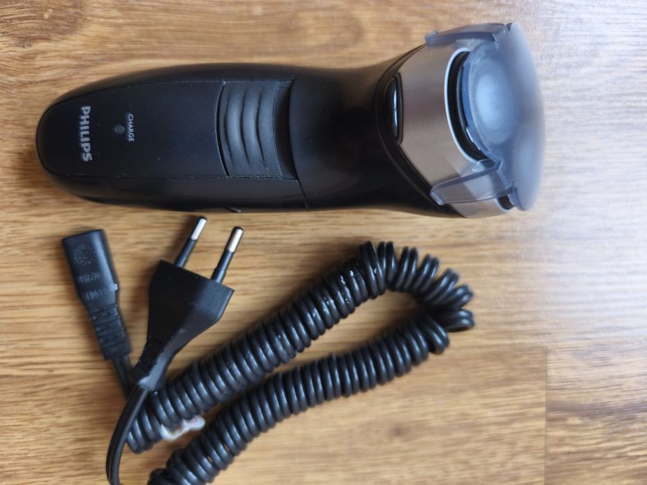 Електрическа самобръсначка Philips