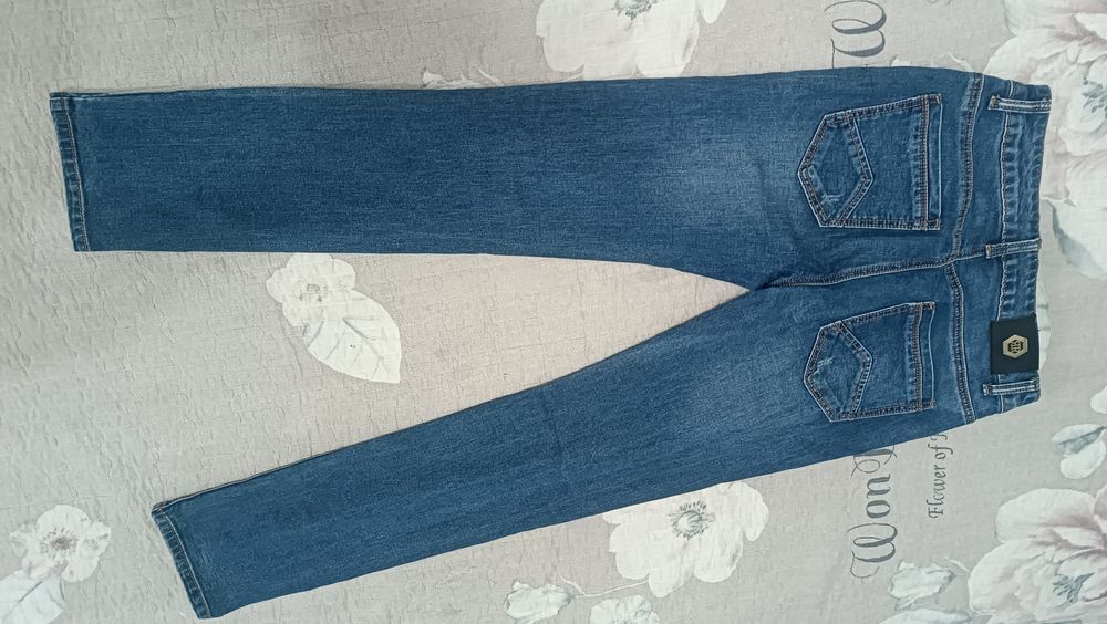 Продам джинсы на мальчика