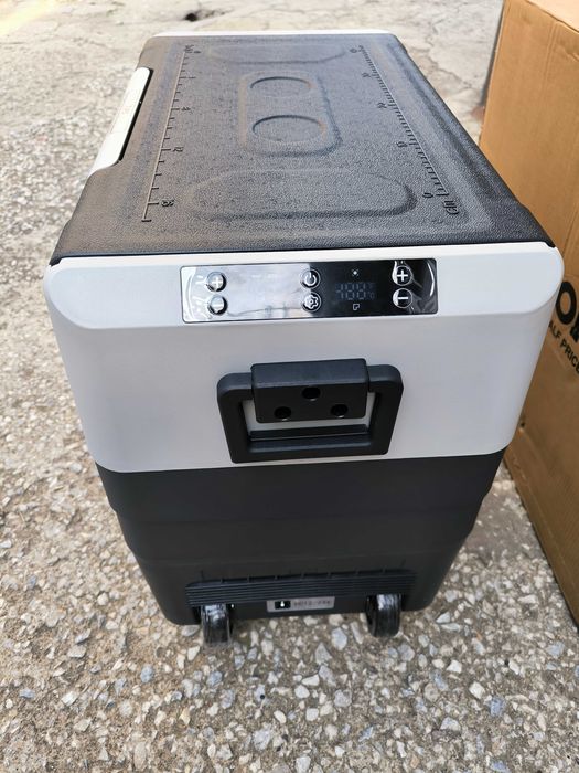 ДВУЗОНОВ !!! Компресорен Хладилник-фризер  12-24-220v 55л.