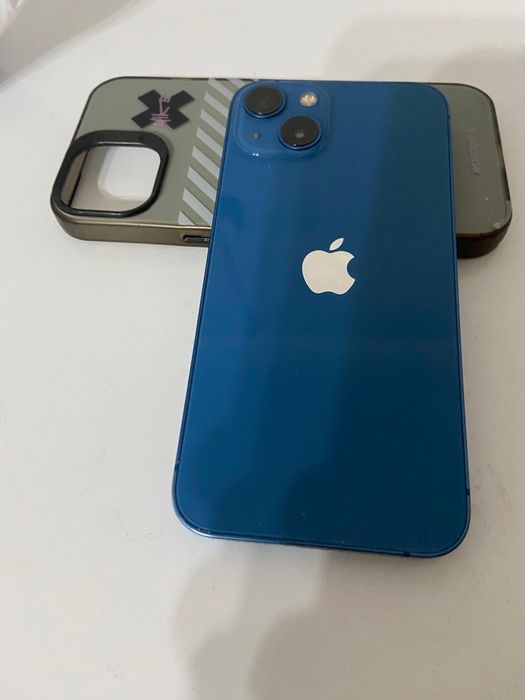 Продам iPhone 13.