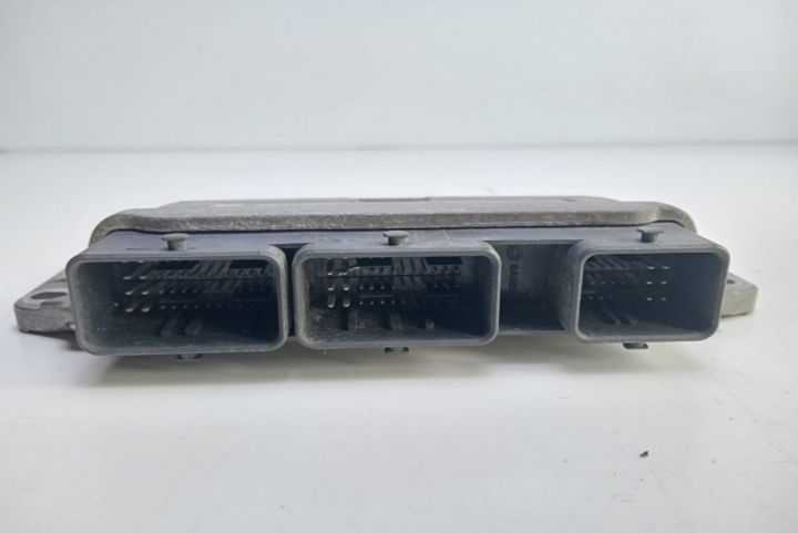 Calculator Motor  ECU 8200387138 / 215842882A / 5025950709 Renault Sc