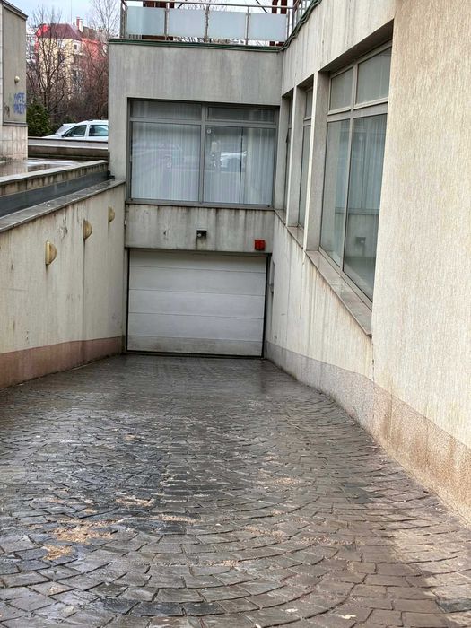 Продава 2-стаен апартамент и двоен гараж на ул. Риккардо Ваккарини