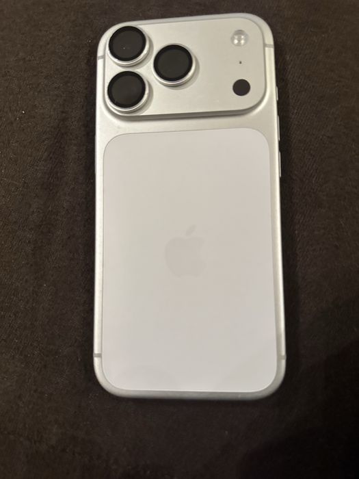 iPhone 17 Pro заключен/части