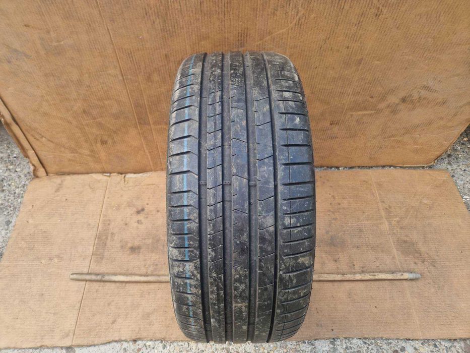 1 Pirelli R22 275/35 Лятна гума DOT4123