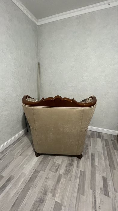 Диван с двумя креслом