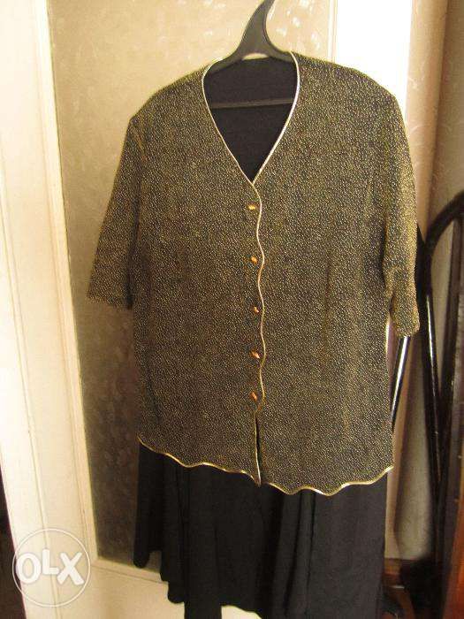 Продам женские костюмы