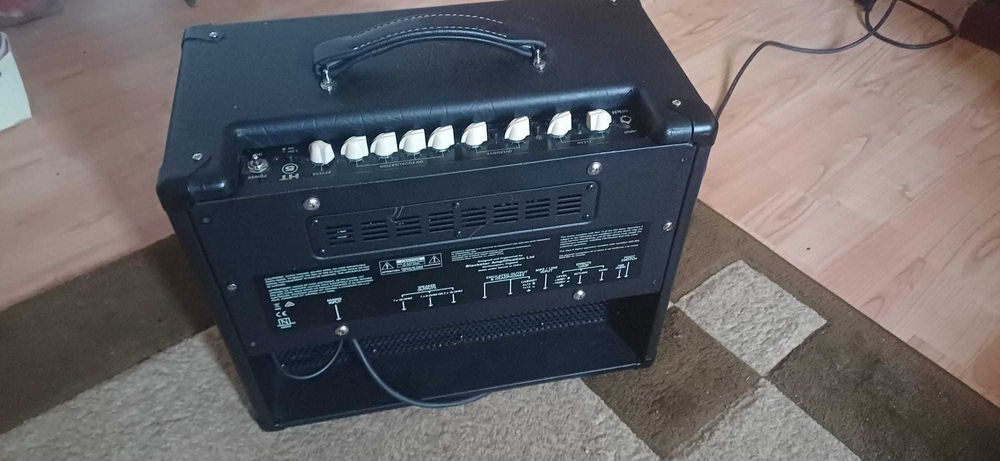 statie chitara Blackstar ht-5R MKII pe lampi