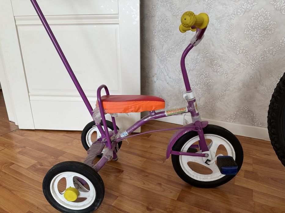 Продам велосипед с ручкой