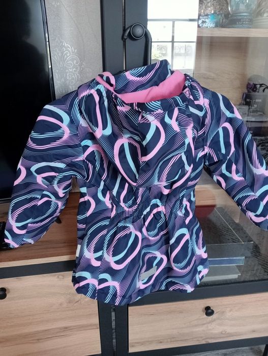 Продаю курточку на девочку, 3000 тг.