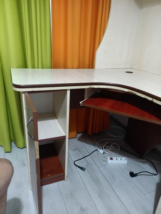 Donez mobila birou cu biblioteca